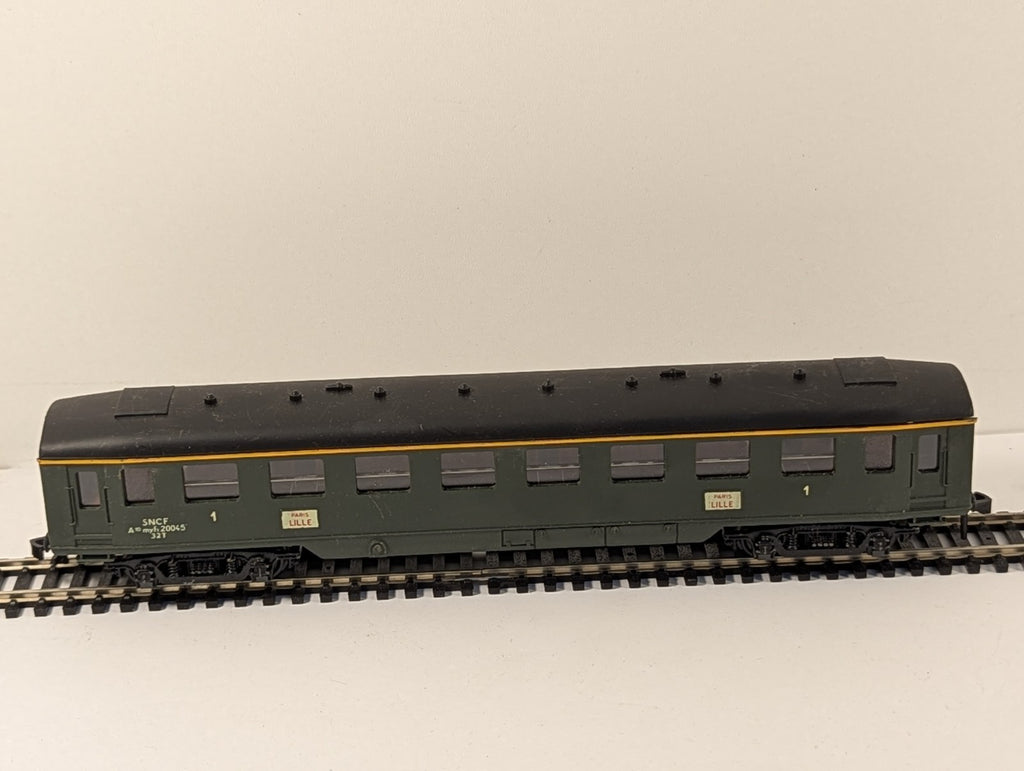Hornby-Acho HO Gauge French SNCF Green Passenger Coach