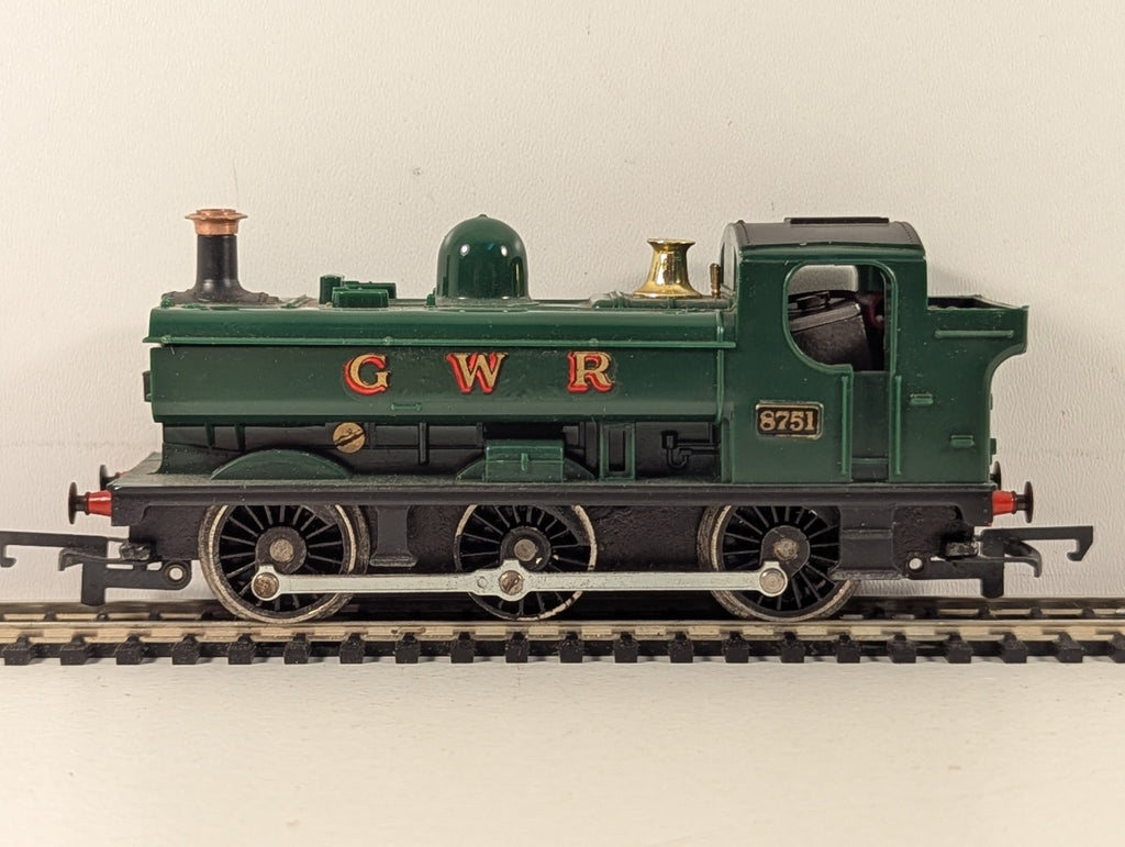 Hornby OO Gauge GWR 0-6-0T Pannier Tank Class 57xx Locomotive 8751 GWR Green