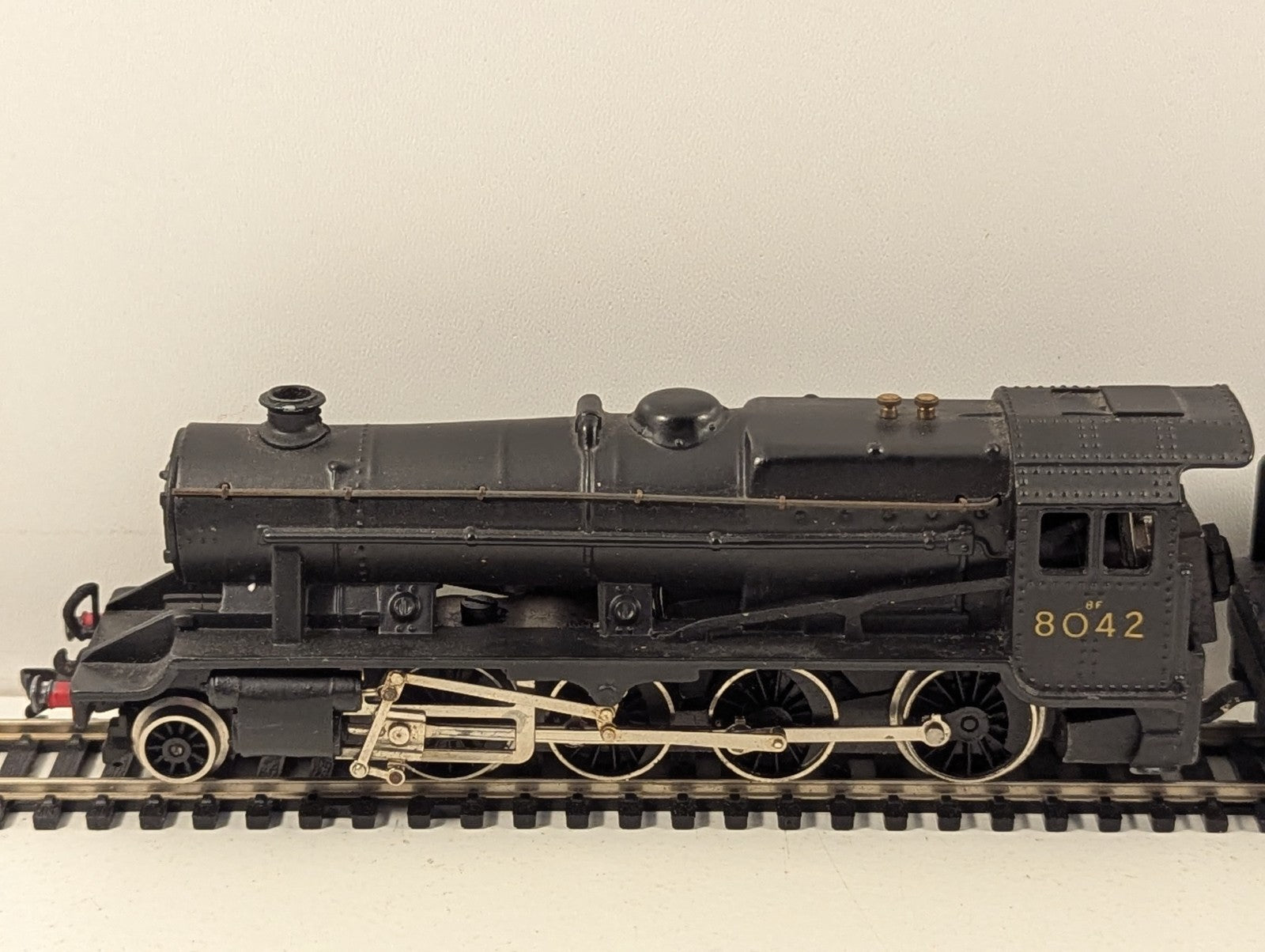 Wrenn W2225 OO Gauge LMS Class 8F 8042 Black Boxed