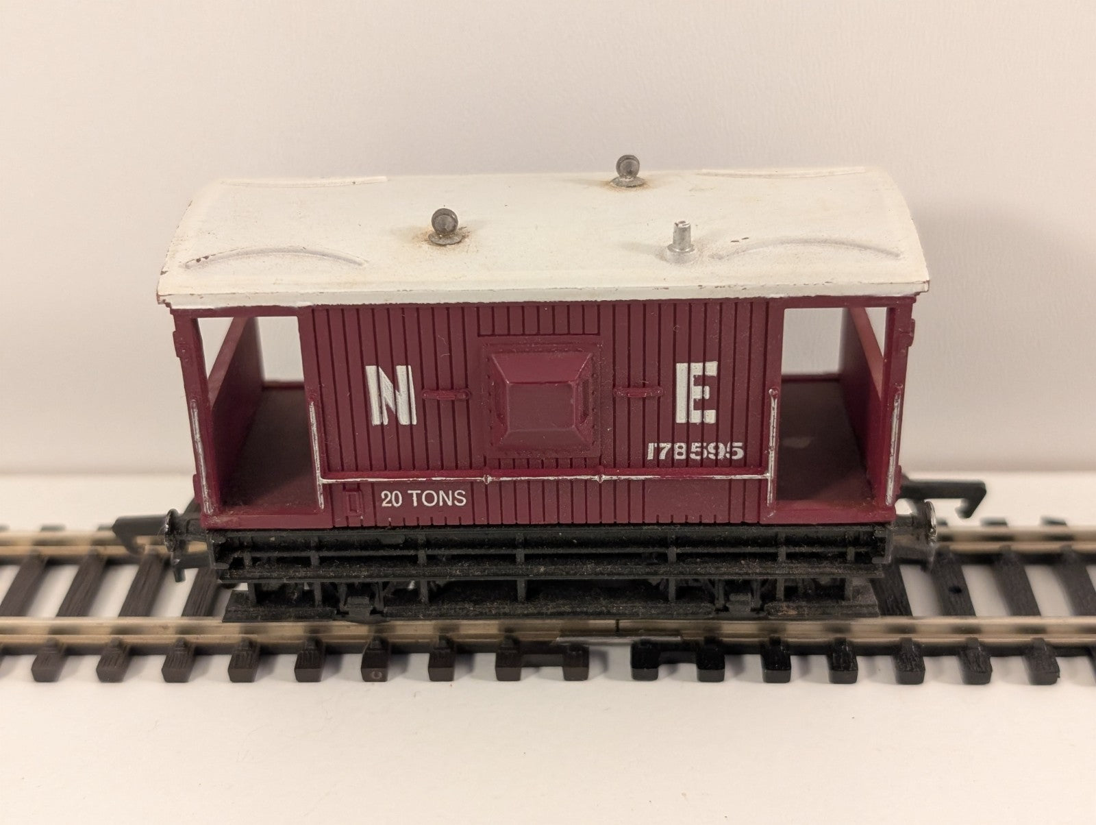 Mainline 37-140 OO Gauge 20-Ton Brake Van No.178595