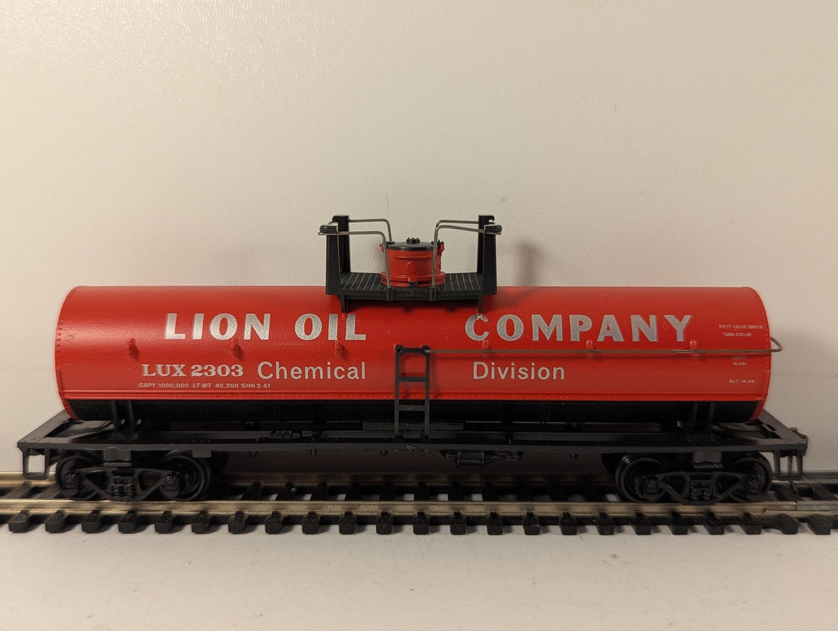 Athearn HO Gauge Lion Oil Company Chemical Division Tank Wagon LUX 2303 1559