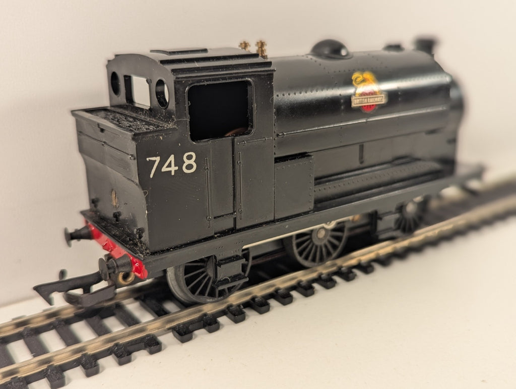 Tri-ang R153 OO Gauge 0-6-0 Saddle Tank Locomotive – Boxed
