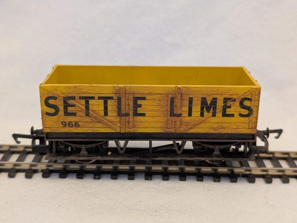 Hornby OO Gauge 5 Plank Wagon Goods Wagon 966 Settle Limes Yellow