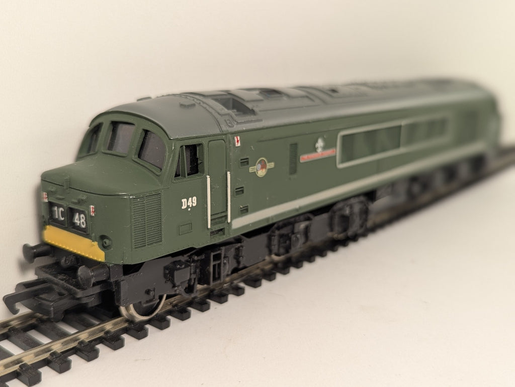 Mainline OO Gauge Class 45 D49 'The Manchester Regiment' Diesel Locomotive
