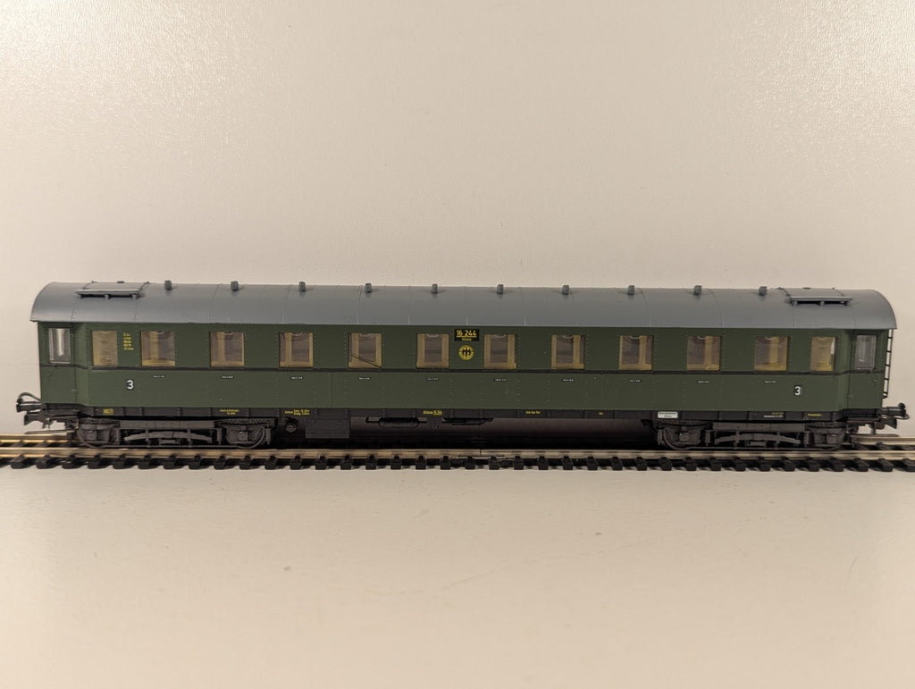 Liliput 843 02 HO Gauge DRG Third Class Passenger Coach - Boxed