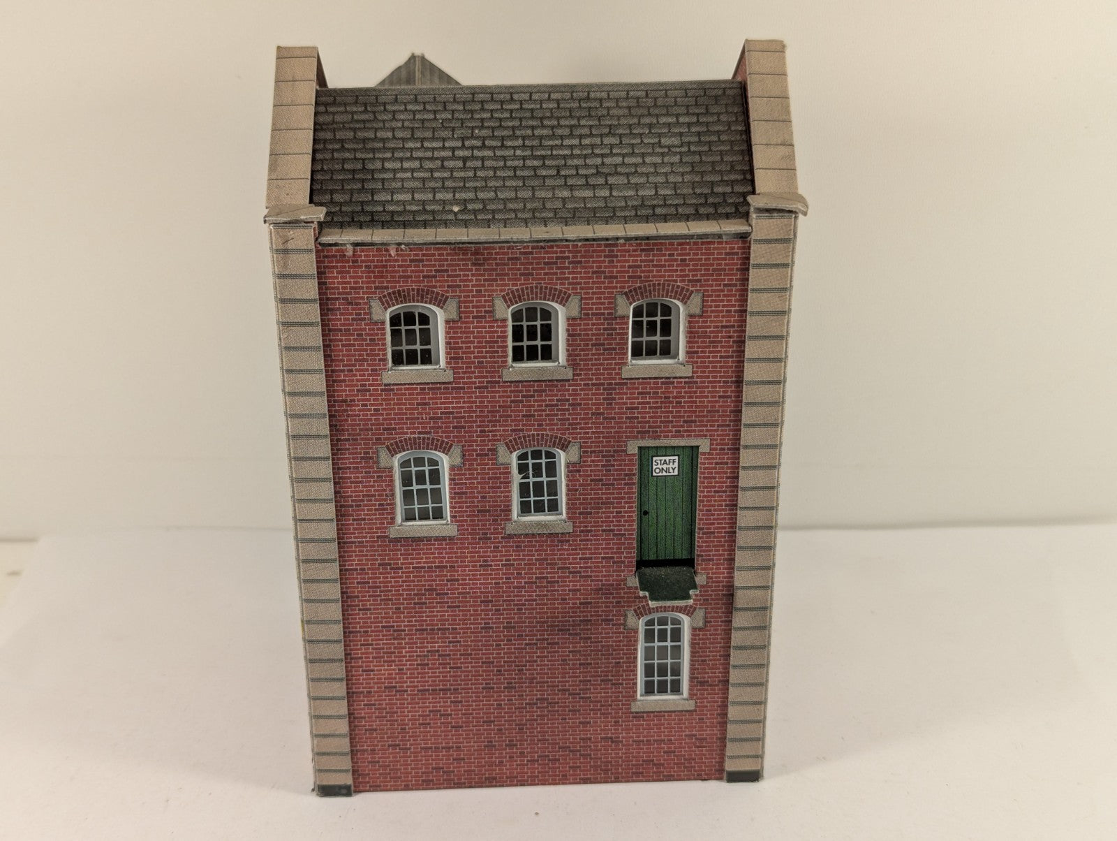 Metcalfe PO282 OO/HO Scale Warehouse Card Kit Built