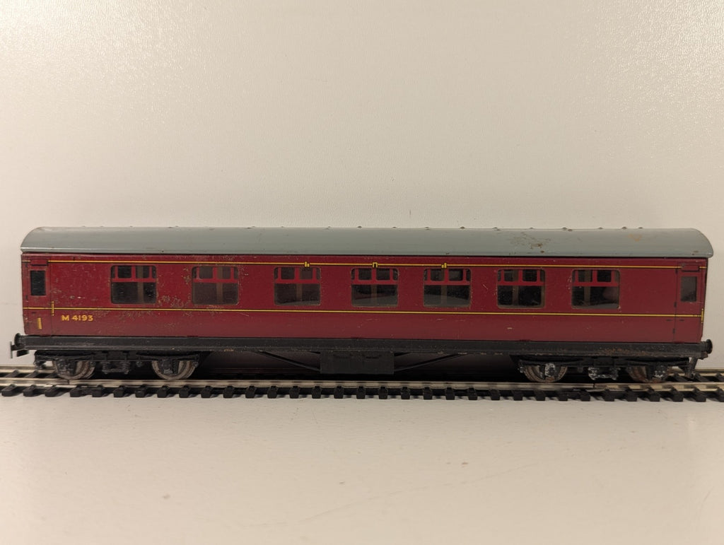 Hornby Dublo OO Gauge LMS Stanier Composite Corridor Coach M4193