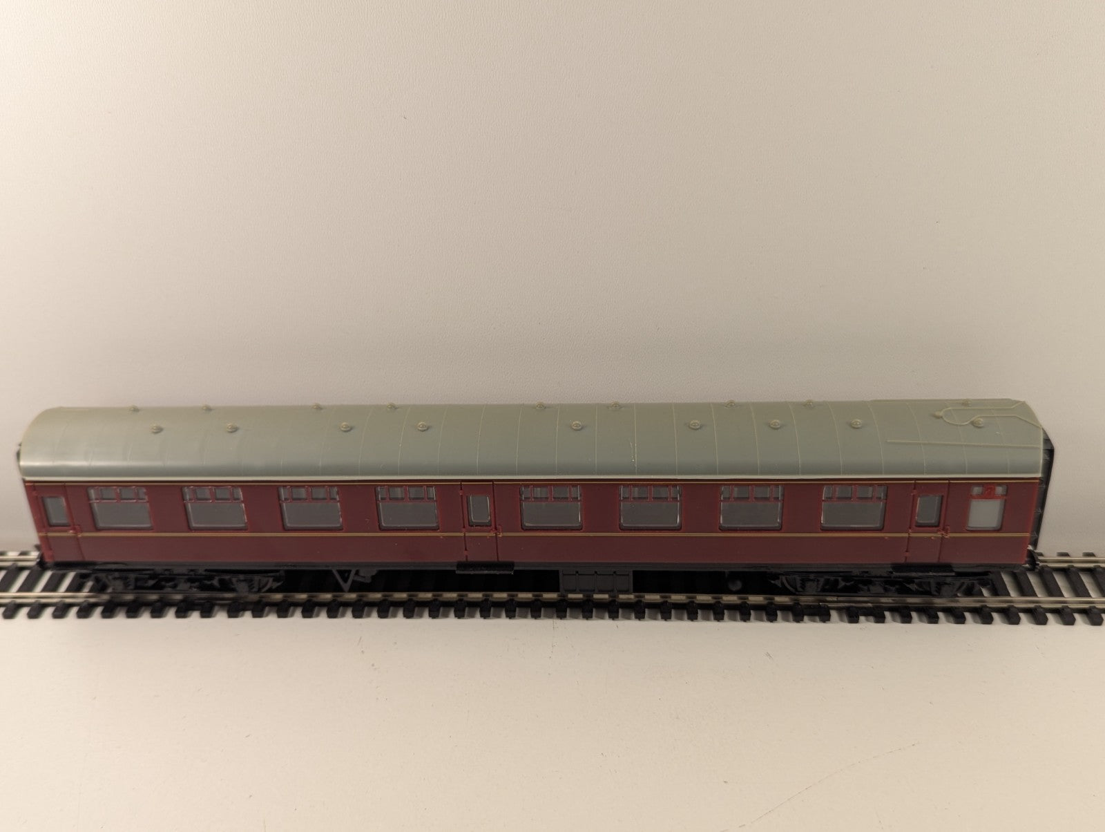Your Model Railway Village Coach Maroon OO Gauge