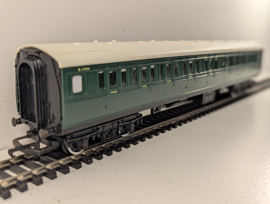 Tri-ang Hornby OO Gauge Southern Railway First/Third Composite Coach