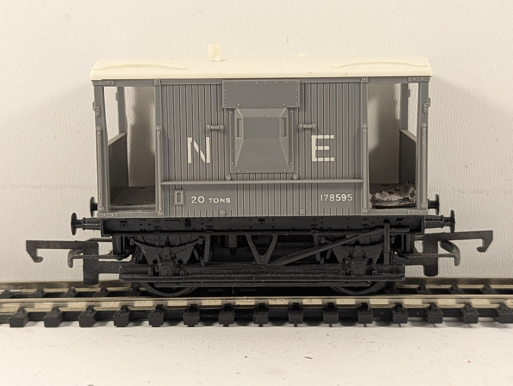 Hornby OO Gauge NE 20 Ton Brake Van 178595 NE Grey R124