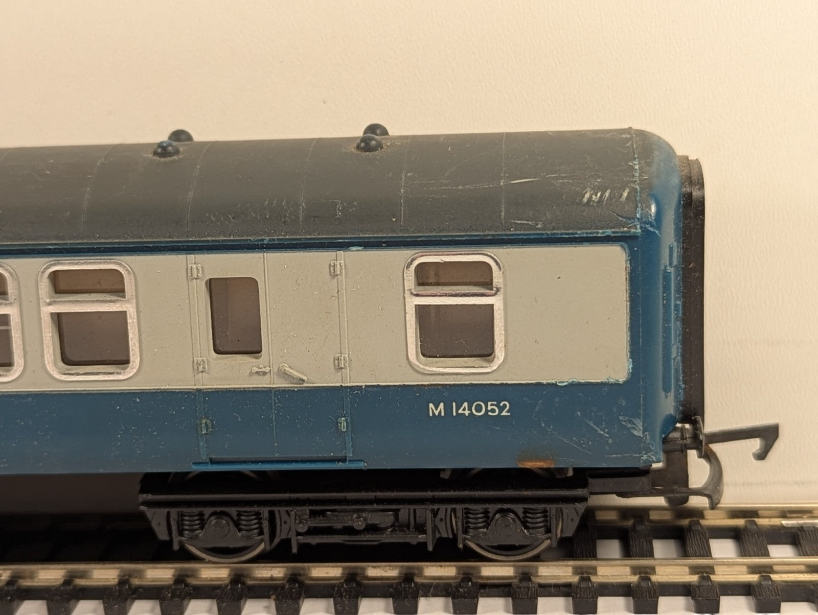 Hornby OO Gauge BR Mk1 Brake Second Corridor (BSK) Passenger Coach