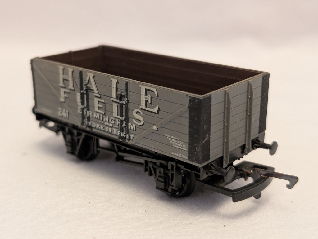 Airfix OO Gauge 7 Plank Open Wagon 'Hale Fuels' Goods Wagon 241