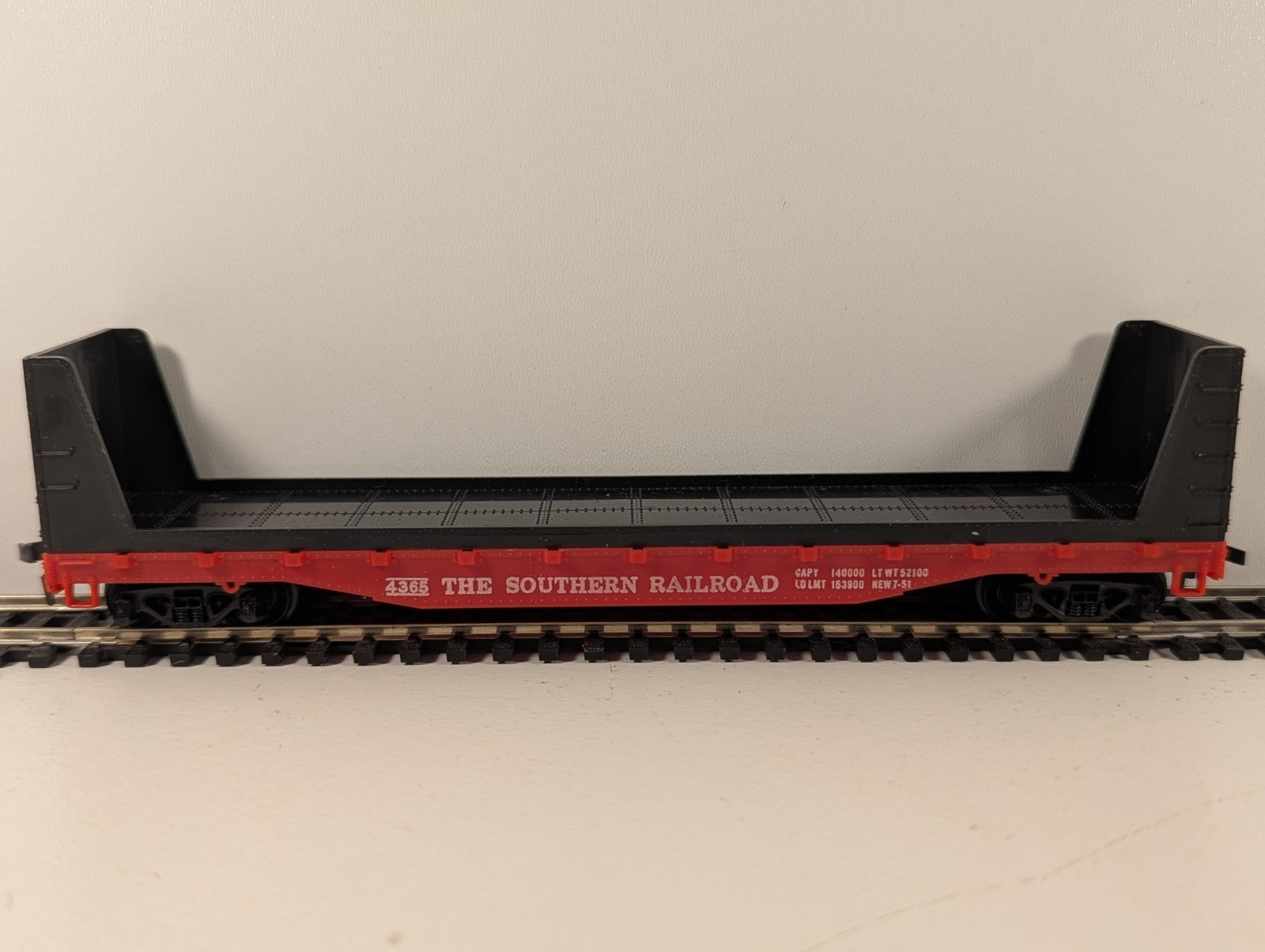 Tyco HO Gauge Southern Railroad Flat Car – Lumber / Pulpwood