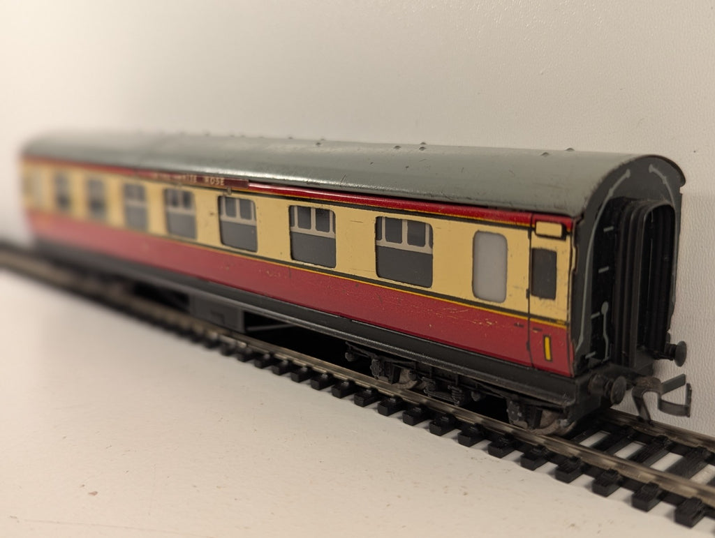 Hornby Dublo OO Gauge D12 First Class Corridor Coach "The White Rose"