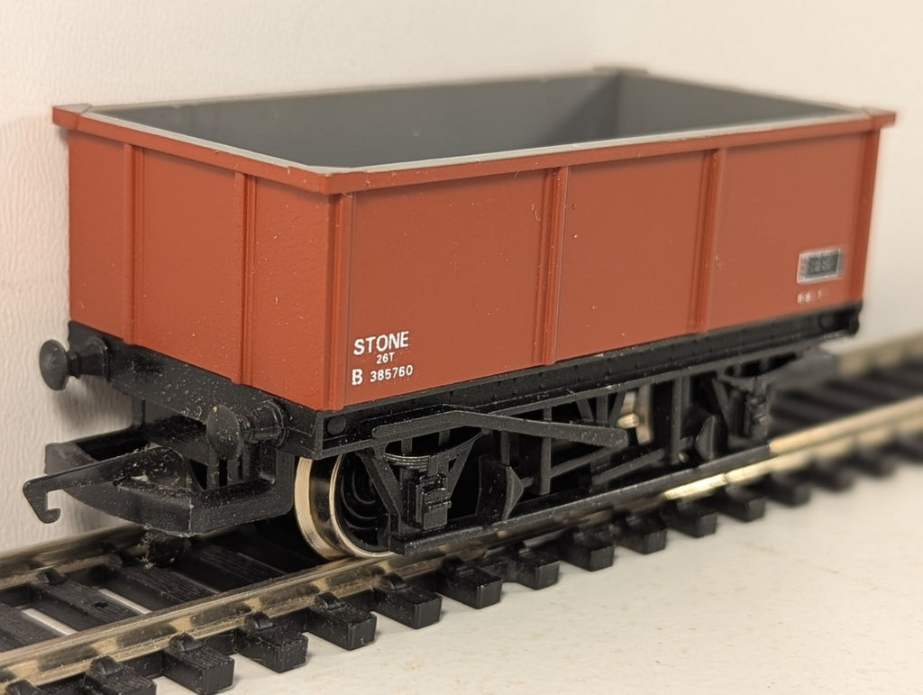 Hornby R239 BR 26T Stone Mineral Wagon finished in BR Bauxite livery.
