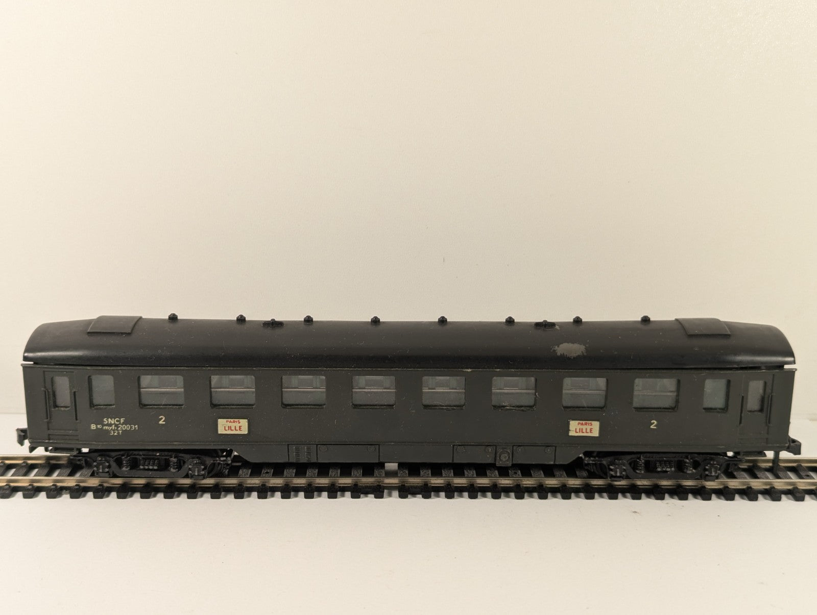 Hornby-Acho 733 HO Gauge SNCF 2nd Class Passenger Coach