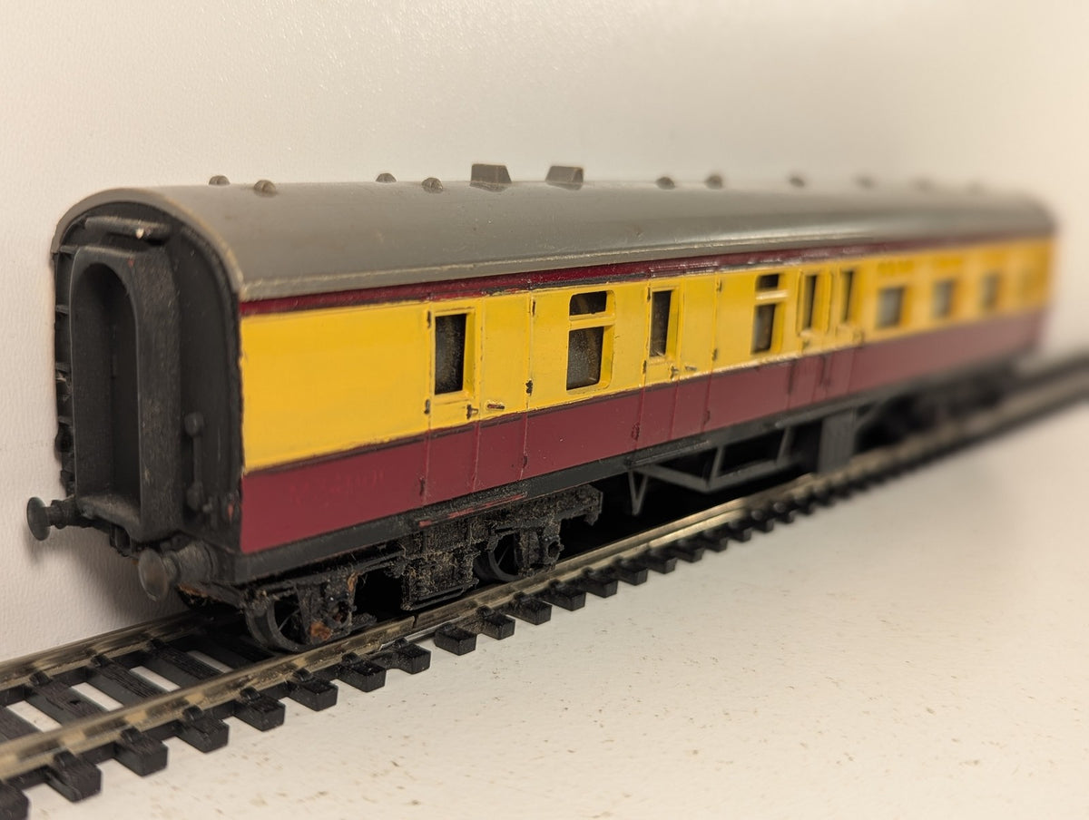Tri-ang OO Gauge Brake Third Coach Passenger Coach M34000 Crimson and Cream R22