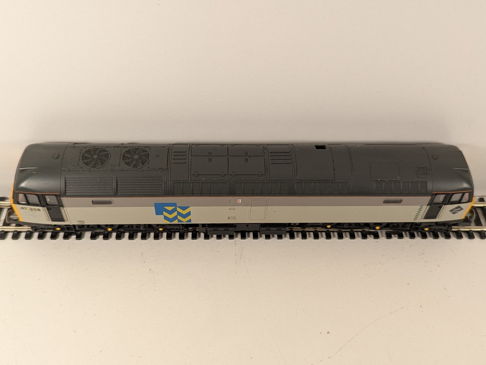 Lima OO Gauge BR Class 47 BR Railfreight Metals sector Grey Diesel Locomotive
