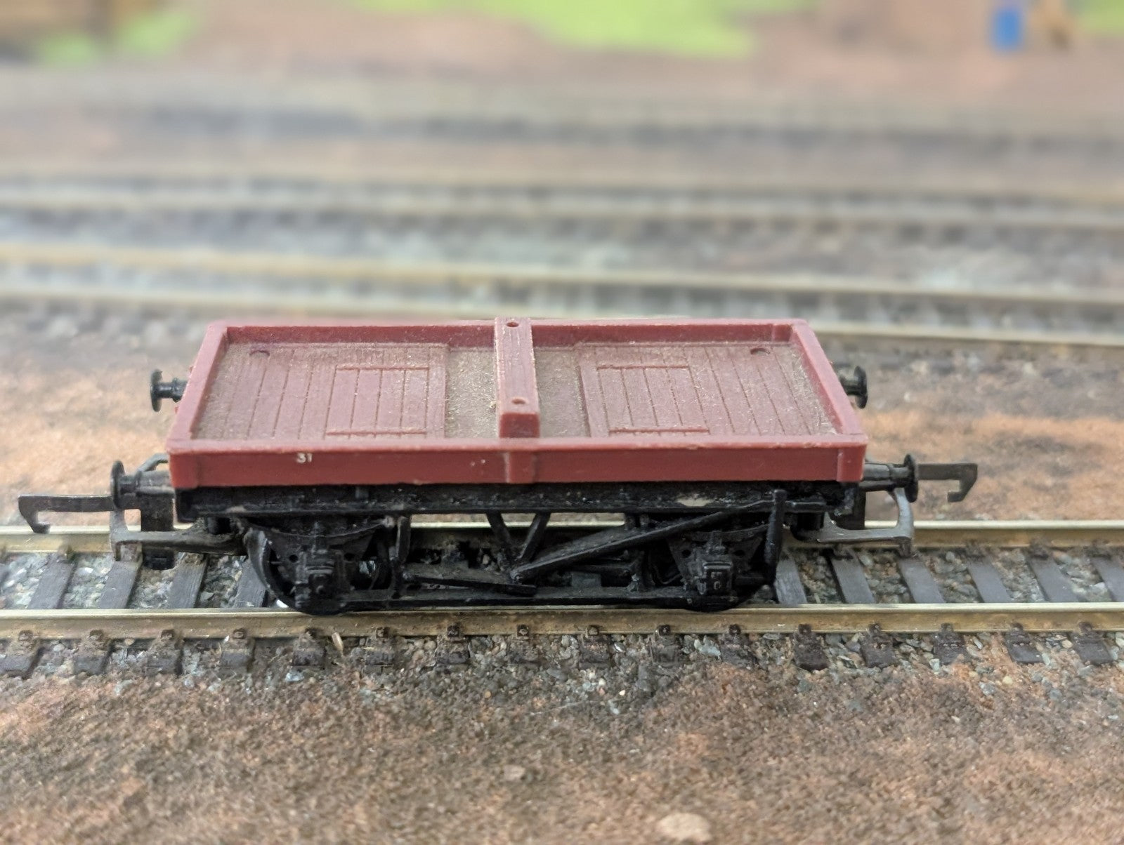 Triang R017 (R17) Bolster Wagon B913011 Red/Brown