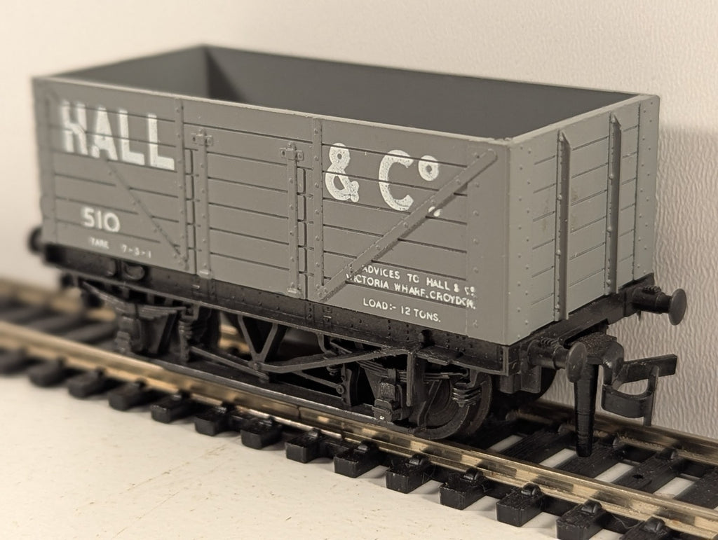 Trix Trains 1664 Private Owner 7-Plank Wagon “Hall and Co”