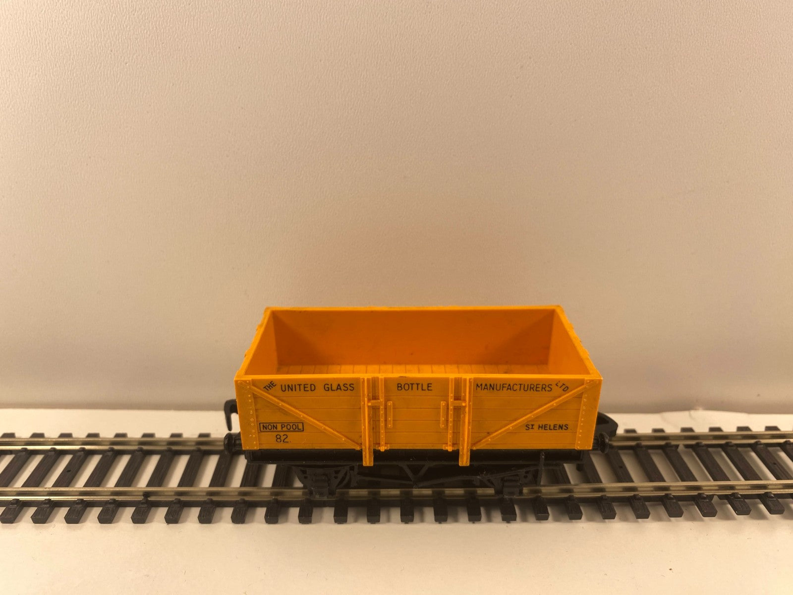 Hornby Dublo 5-Plank Open Wagon “United Glass Bottle Manufacturers” – St Helens