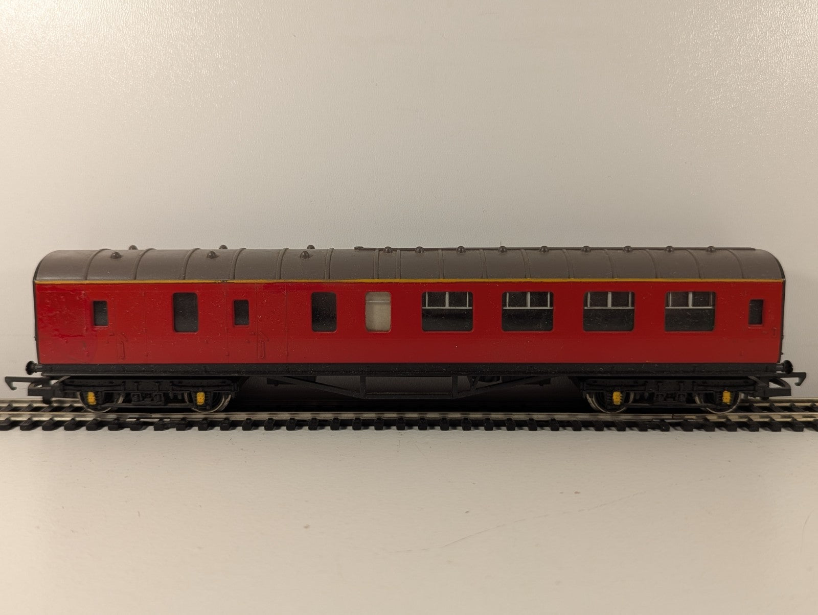 Hornby OO Gauge ex-LMS 57ft Suburban Brake Third Coach