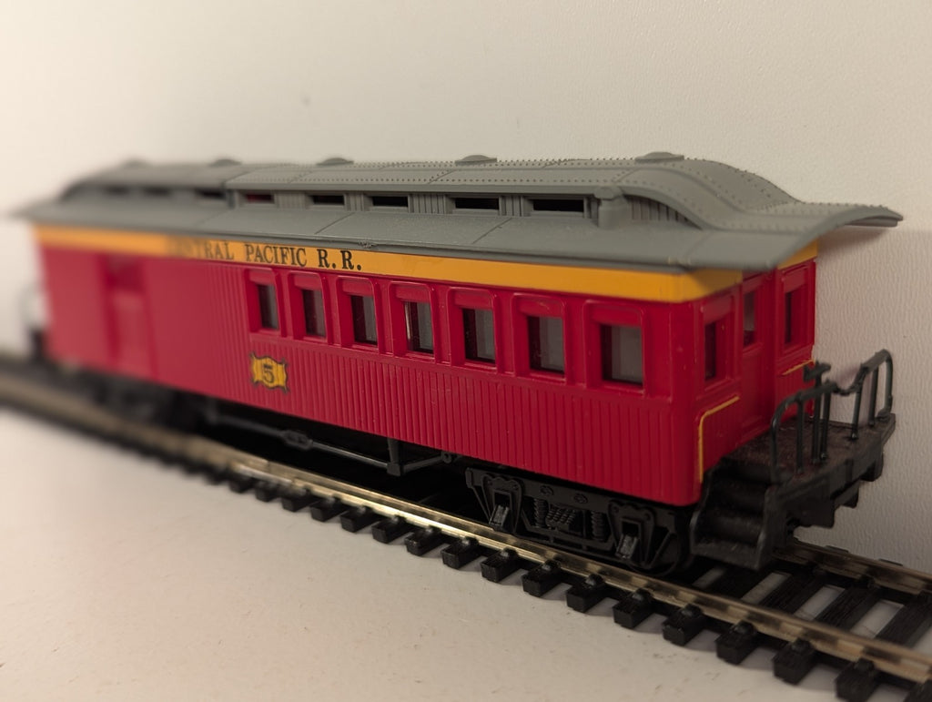 Bachmann HO Scale 47' Old-Time Combine Coach - Central Pacific Railroad