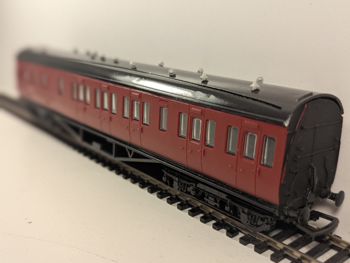 Dapol OO Gauge Stanier 57ft Brake Coach M20572 BR Carmine – Lights