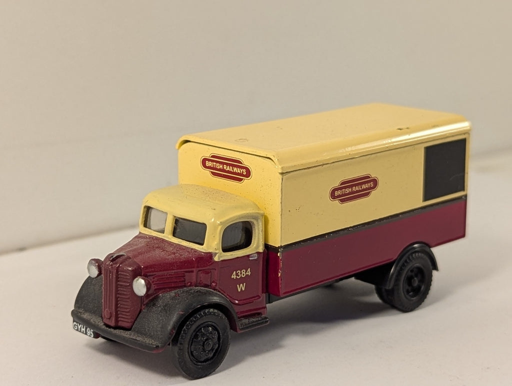 Classix 1:76 Scale (OO Gauge) Austin K2 Box Van Die-cast Vehicle 43