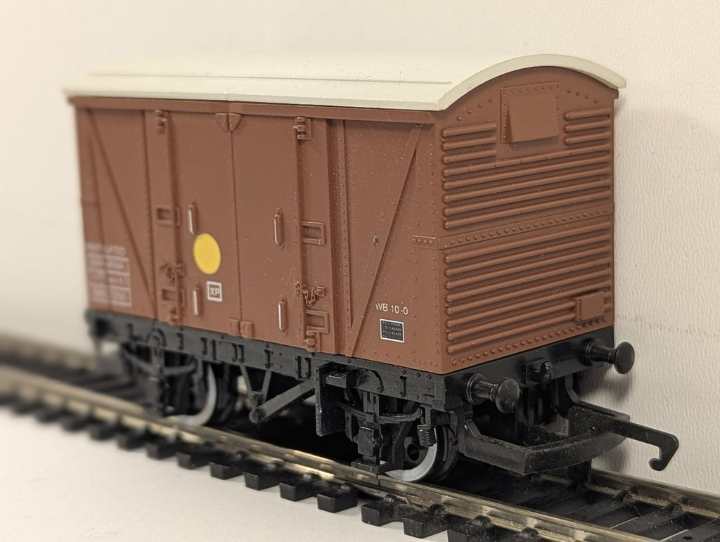 Hornby OO Gauge Banana Van (VEA) Goods Wagon B882356 BR Bauxite R.213