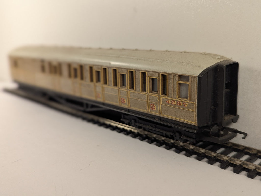 Hornby OO Gauge LNER Composite Coach Passenger Coach 4237 LNER Teak R433