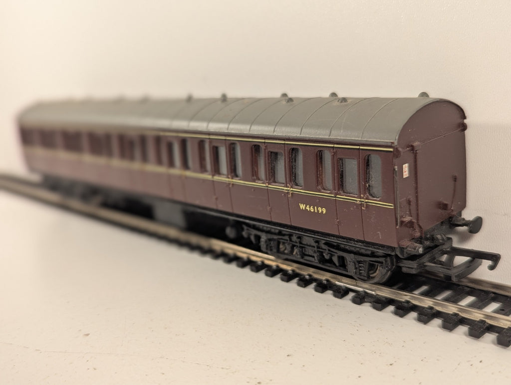 Bachmann Branchline OO Gauge BR Mk1 57ft Suburban Coach
