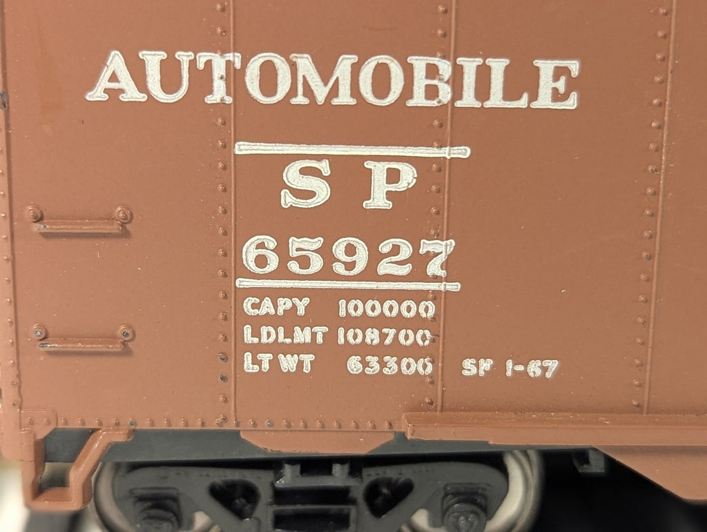 Accurail HO Scale 50ft Automobile Boxcar Goods Wagon 65927