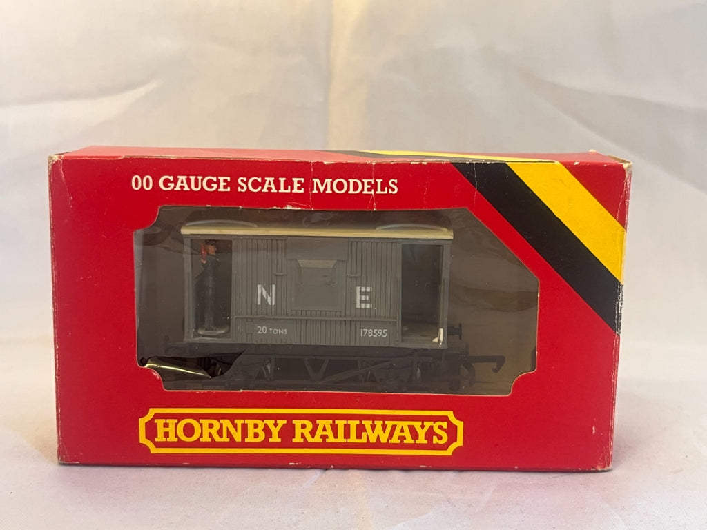 Hornby R215 OO Gauge N.E. Short Brake Van with Figure Boxed