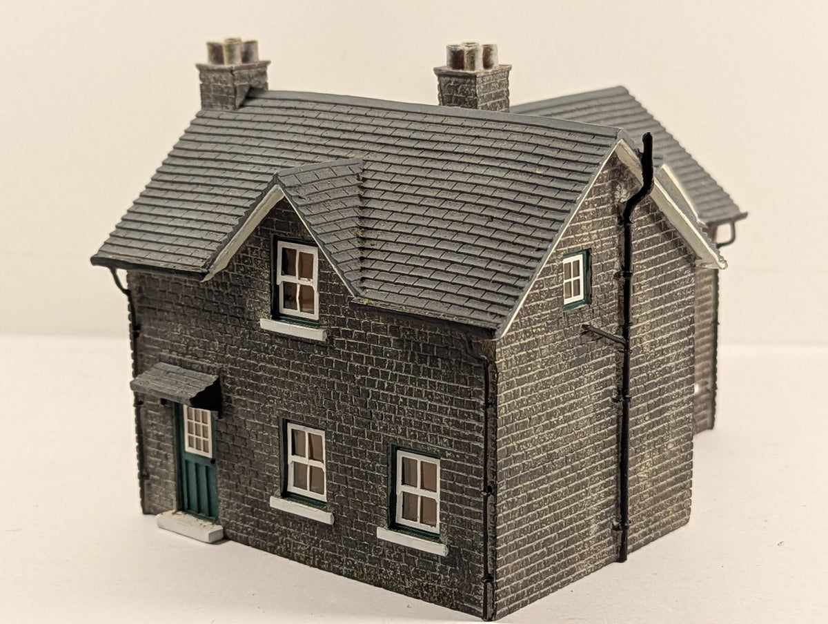 Hornby OO Gauge Skaledale Stone Station Cottages Building R8715