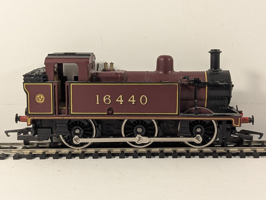 Hornby OO Gauge Class 3F Jinty 0-6-0T Steam Locomotive 16440 LMS Maroon R052