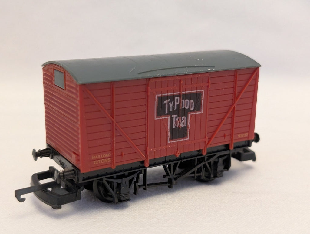 Lima OO Gauge Typhoo Tea Closed Van Goods Wagon S1200 Typhoo Tea