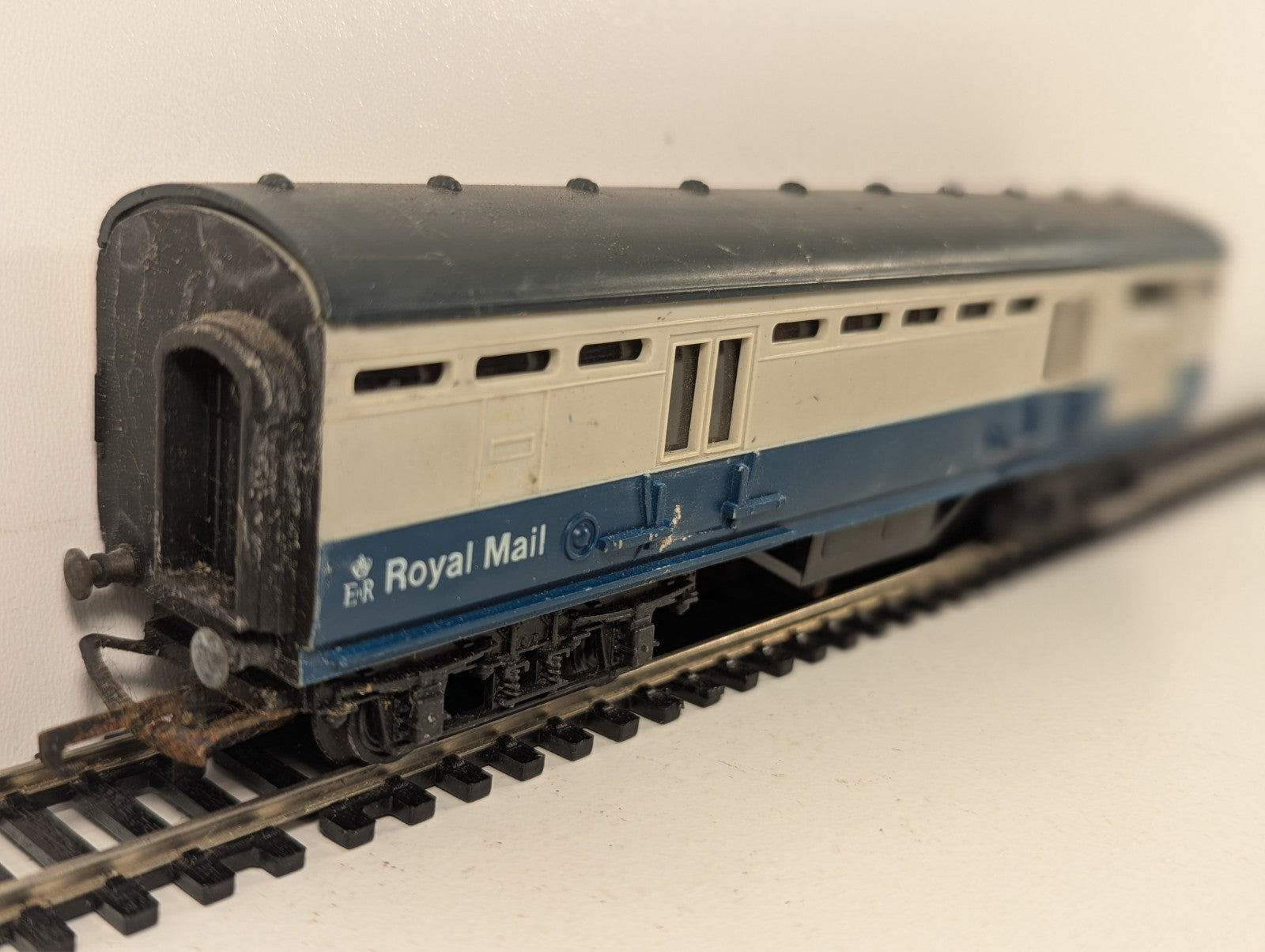Tri-ang Hornby R402 OO Gauge Royal Mail Coach