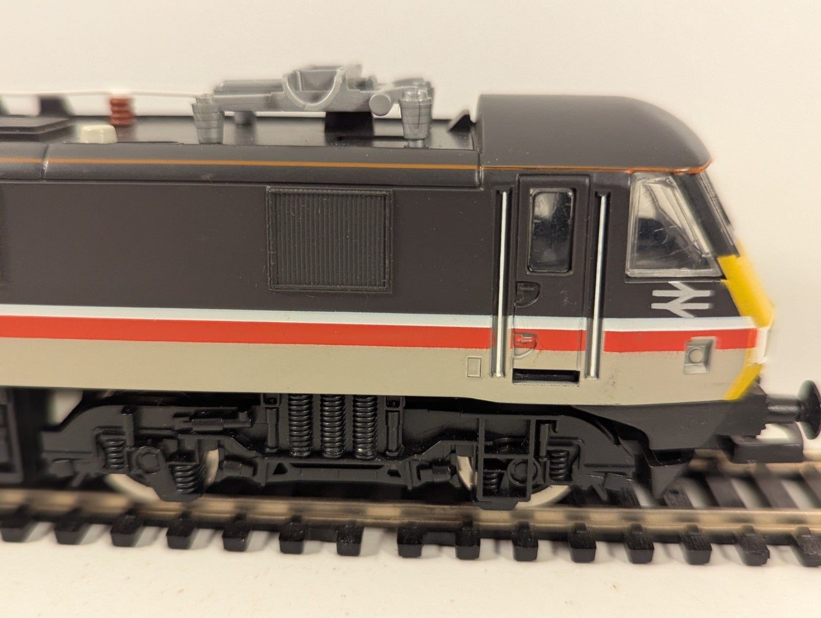 Hornby OO Gauge R471 Class 90 90028 InterCity Electric Locomotive