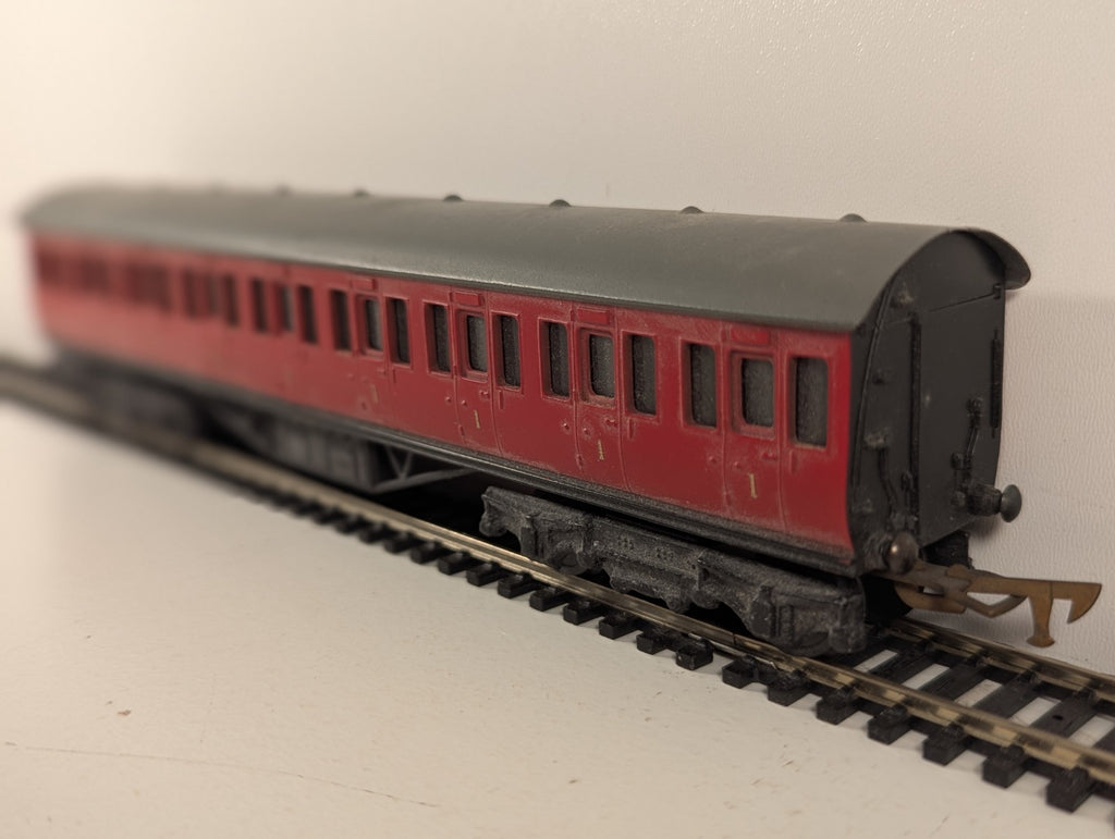 Graham Farish OO Gauge LMS 57ft Non-Corridor Composite Coach