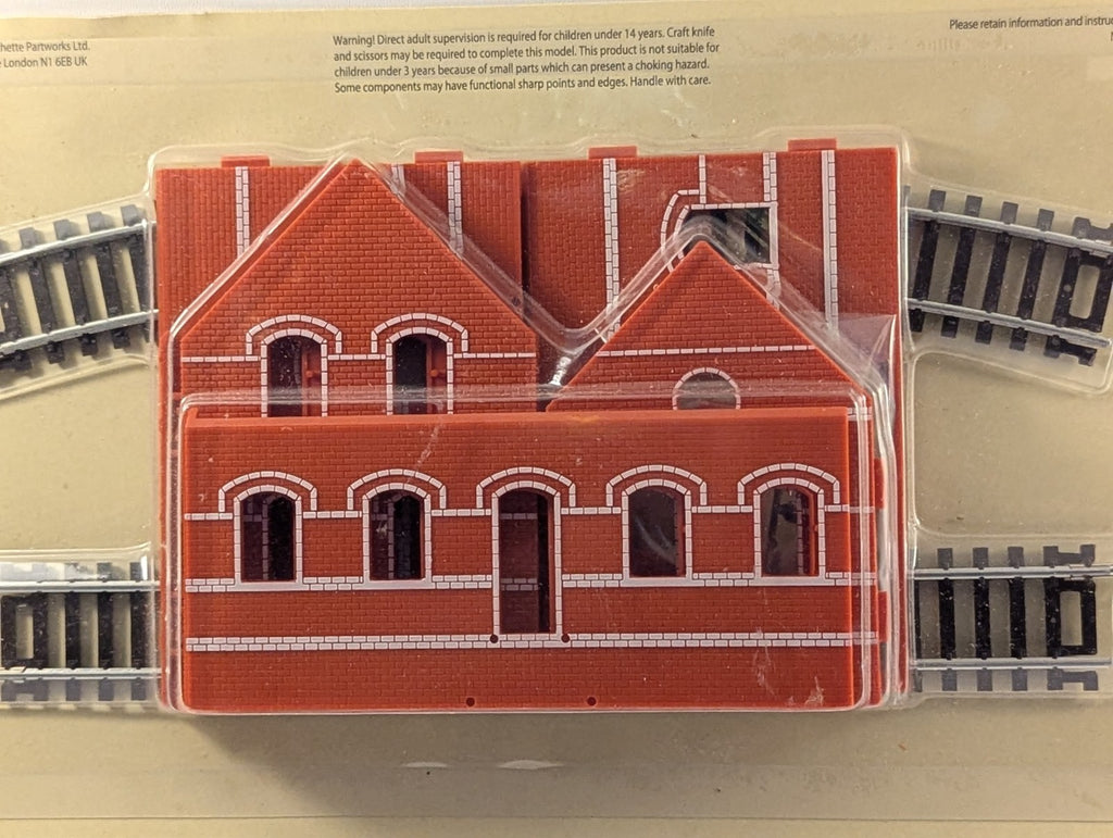 Hachette Partworks OO Gauge Brick Station Building Kit and Track Set