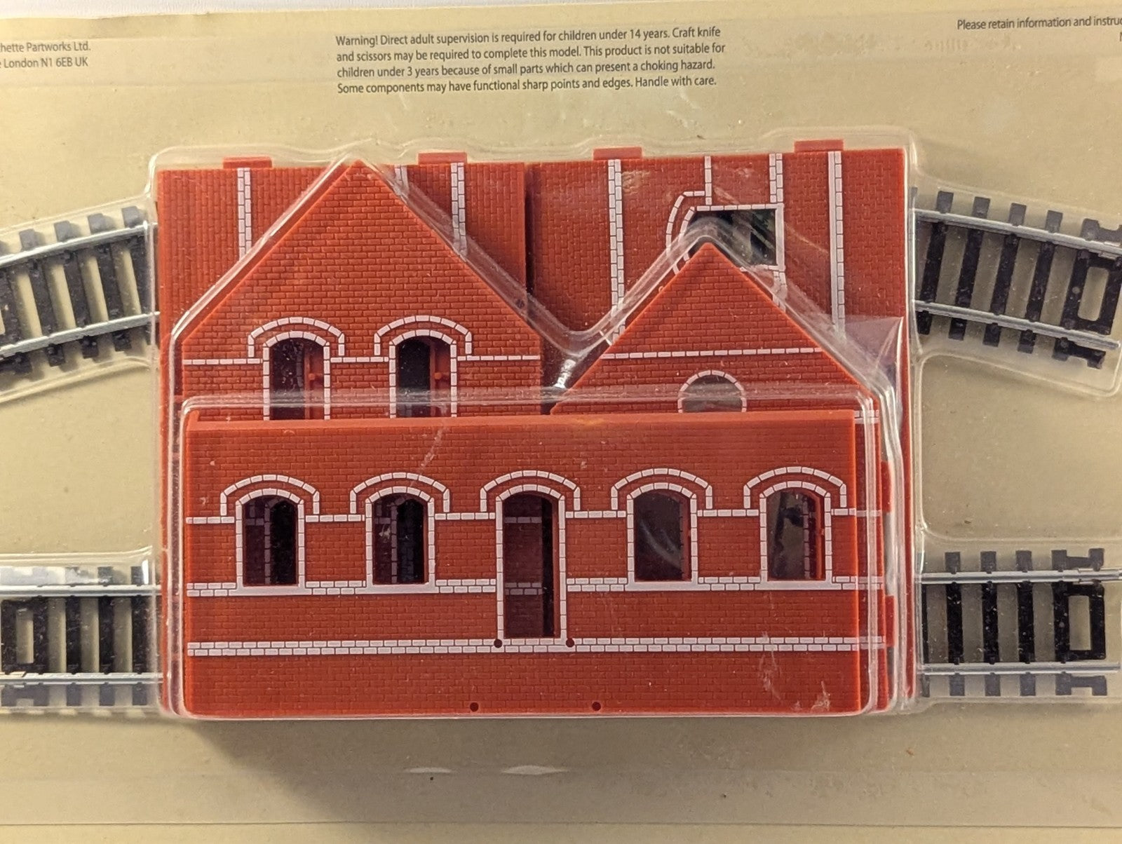 Hachette Partworks OO Gauge Brick Station Building Kit and Track Set