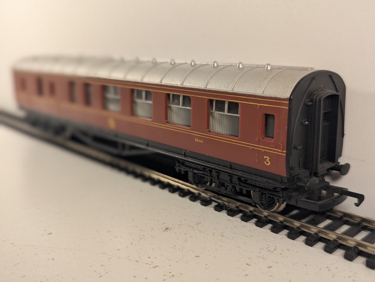 Hornby OO Gauge LMS Stanier Brake Third Corridor Coach Passenger Coach 5644