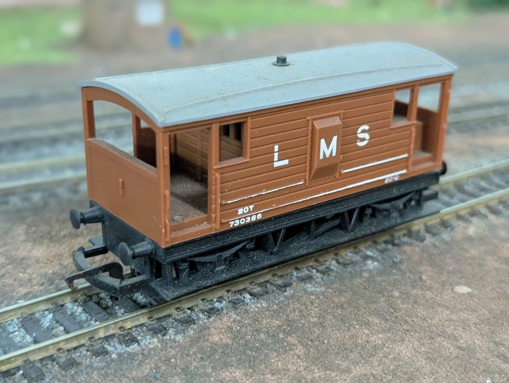 Hornby OO Gauge R.718 LMS 20 Ton Goods Brake Van