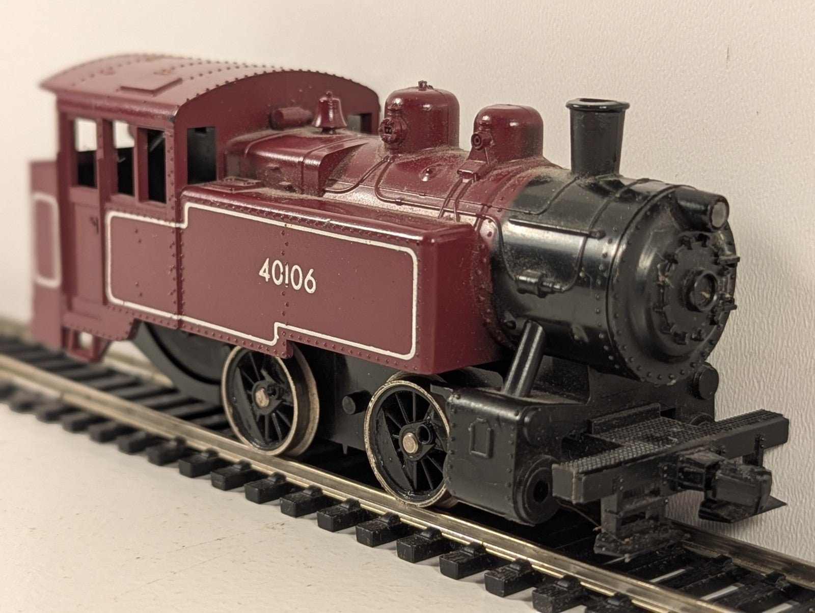 Lima HO Gauge USA 0-4-0 Tank Engine Red Non-Runner