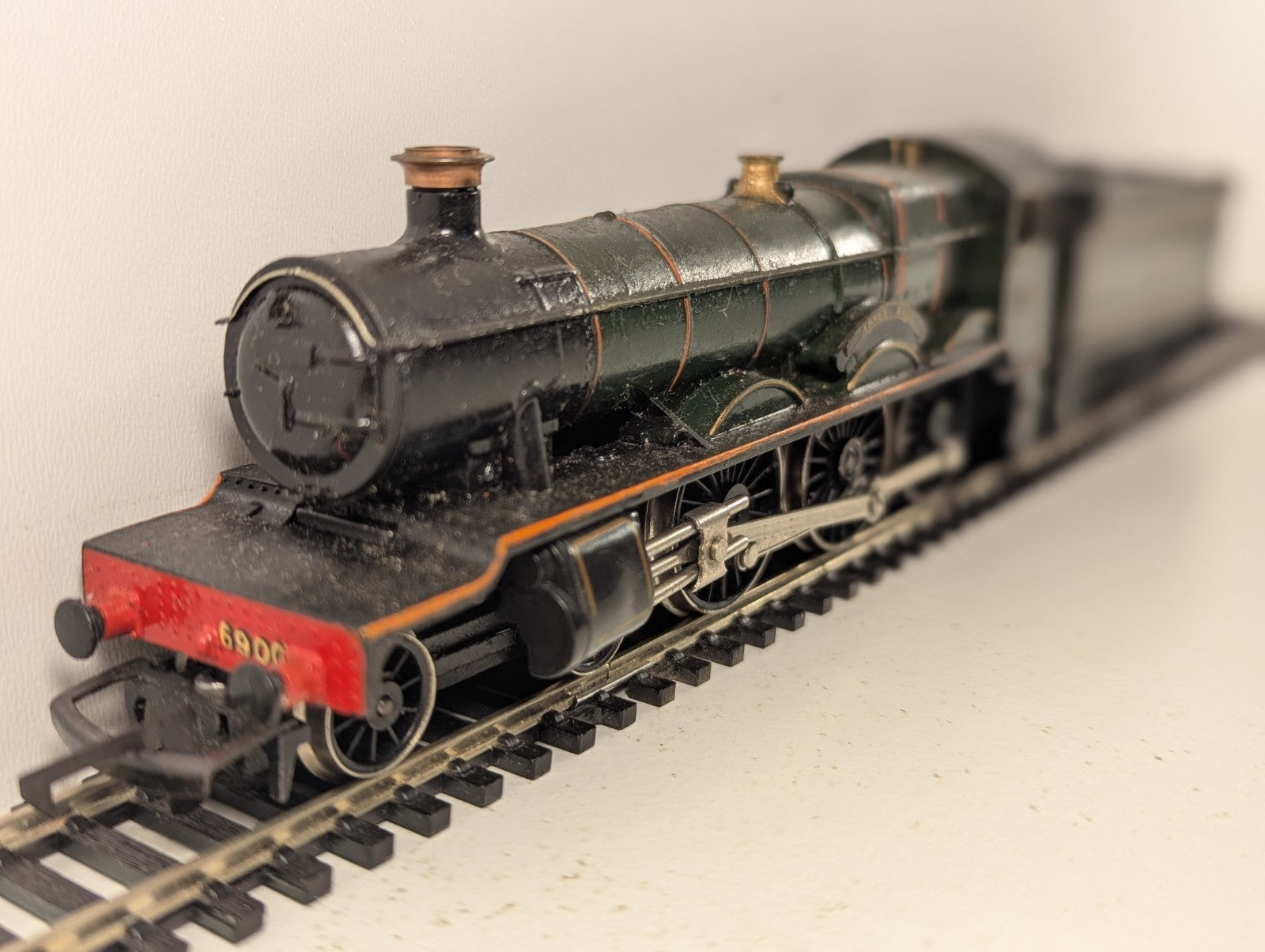 Hornby OO Gauge Class 4900 Hall Class 'Burton Hall' Steam Loco