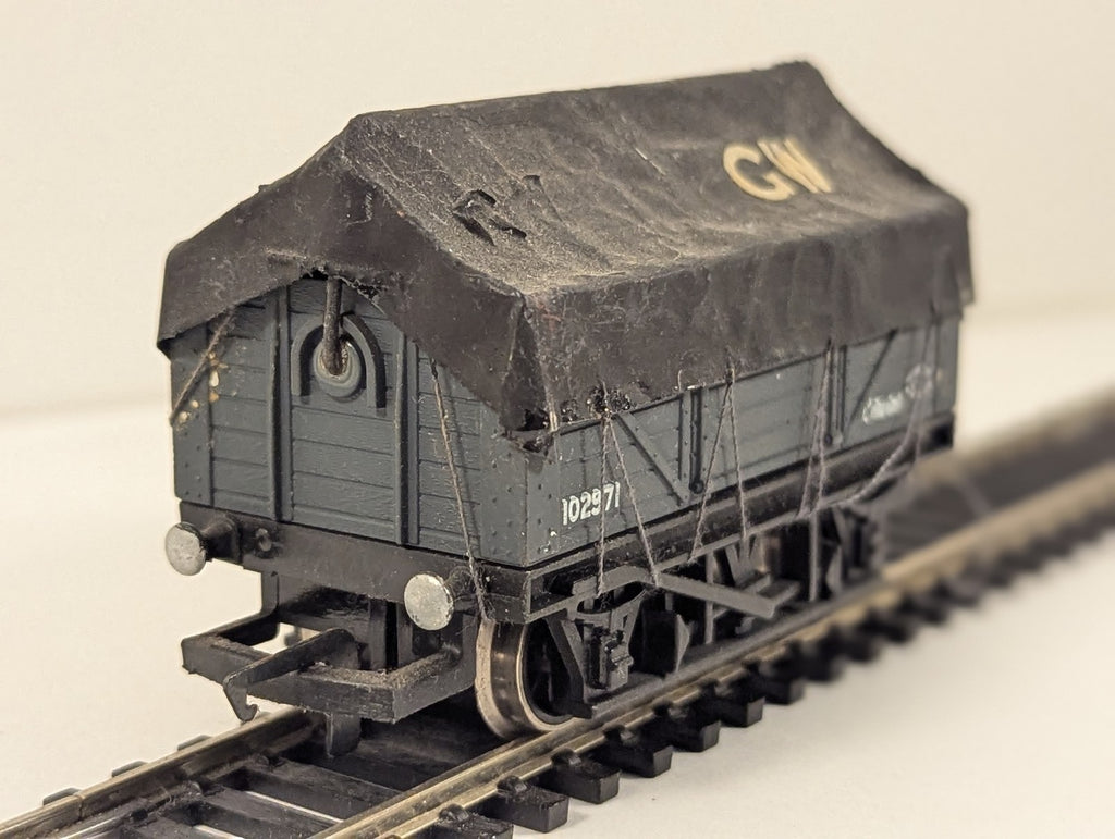 Hornby OO Gauge GWR 7-Plank Open Wagon with Custom Tarpaulin Goods Wagon 102971