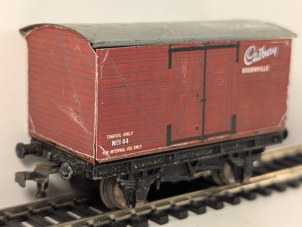 Hornby OO Gauge Cadbury Ventilated Box Van – Scratched Decal
