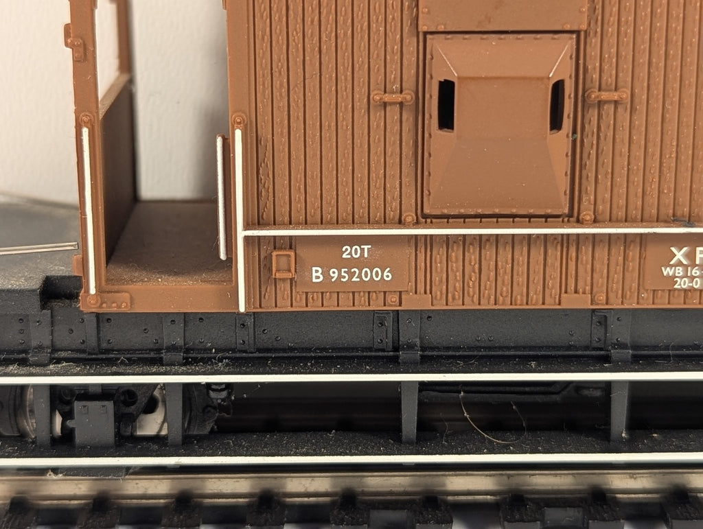 Hornby OO Gauge BR Standard 20 Ton Brake Van B952006 BR Bauxite