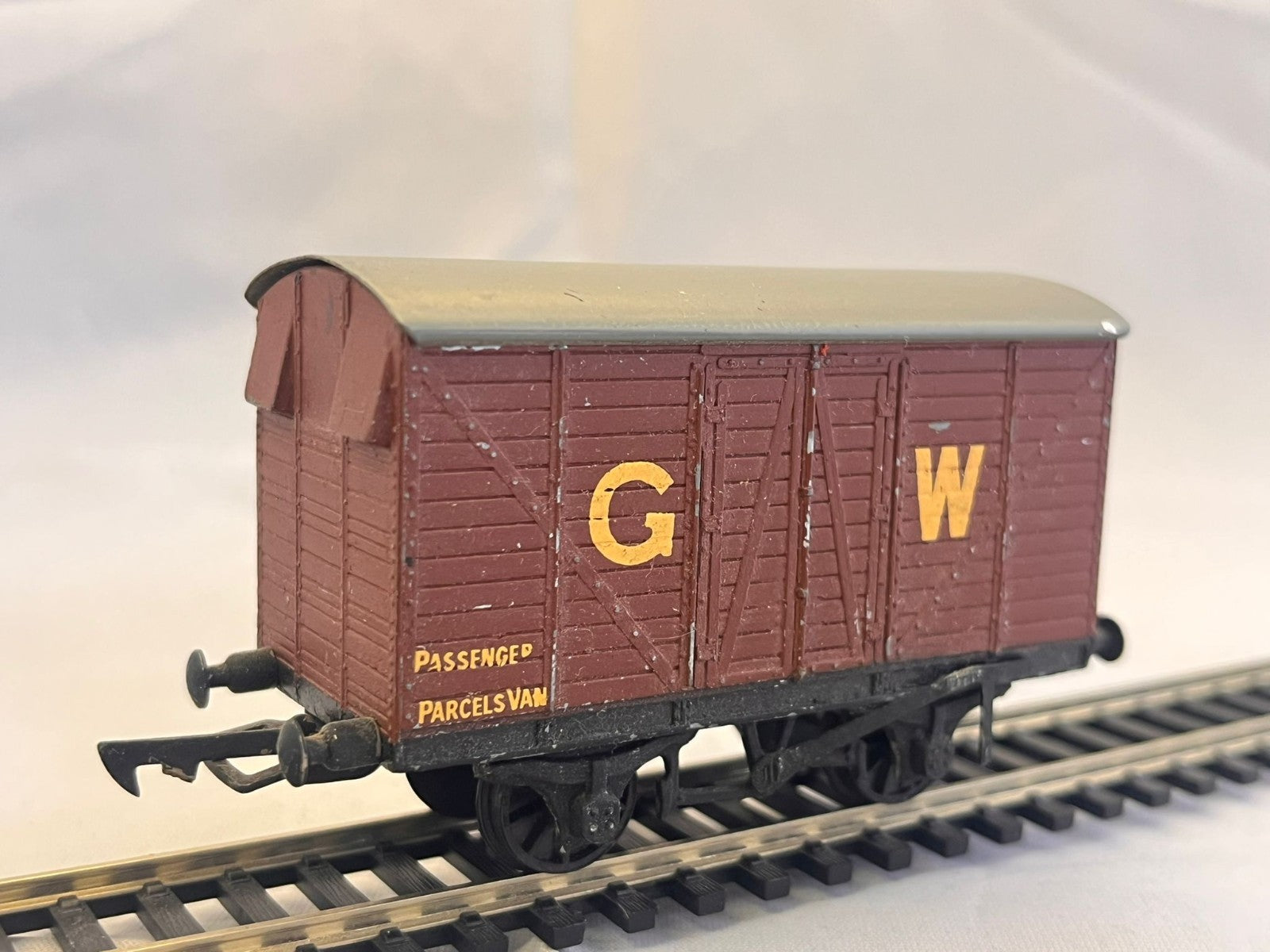 Graham Farrish Vent Van Red/Brown Finish